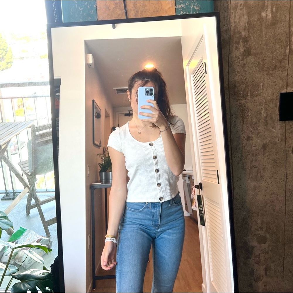 American Eagle buttoned off-white cropped top